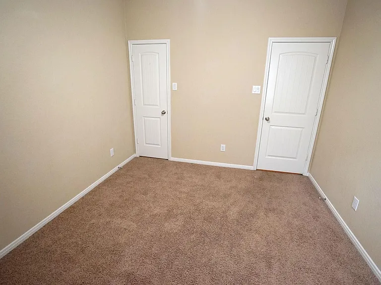 1067 Cedar Lake Ct — Photo 29