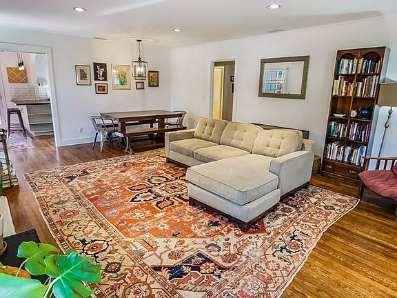 5th image of 84 W Mariposa St