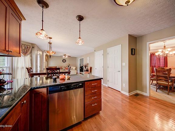 4th image of 4217 Marseille Dr