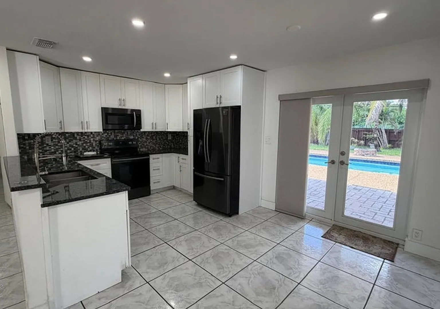 630 NE 23RD Court, Pompano Beach, FL 33064 - 5505 — Photo 2