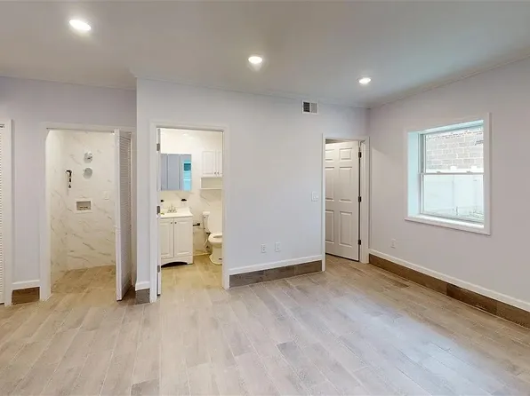 366 Armstrong Avenue image 3 of 22