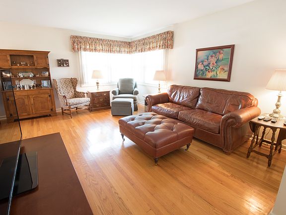 5th image of 545 E Park Ave