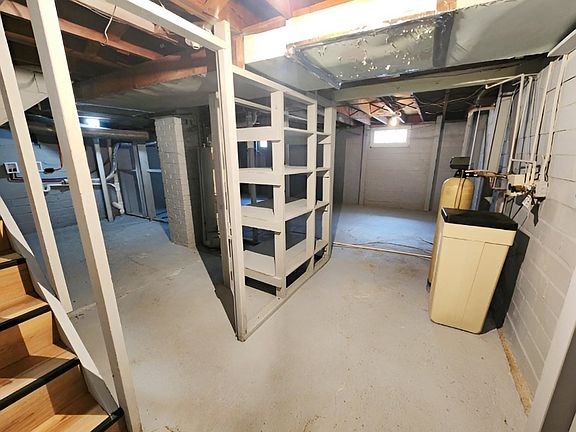 3rd image of 503 1st Ave SW