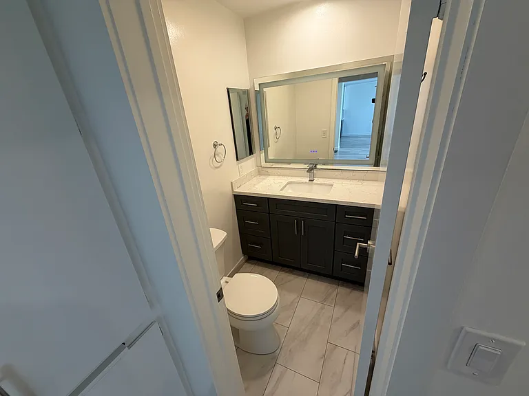 Vantage Point Apartments West — Photo 14