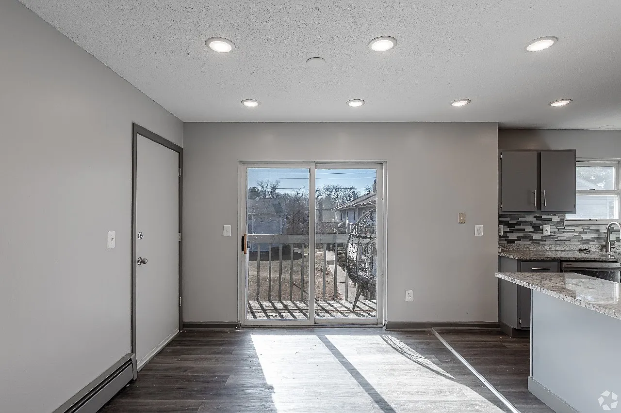 1 bed, 700 sqft, $1,600 — Photo 3