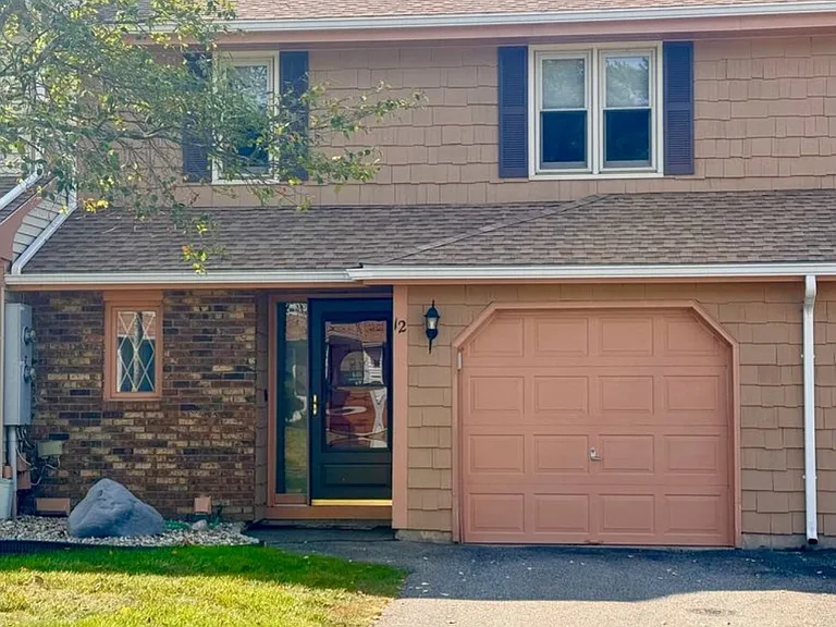 12 Hickory Ln #12 — Photo 1