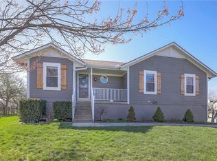 1100 SE Talonia Dr, Lees Summit, MO 64081
