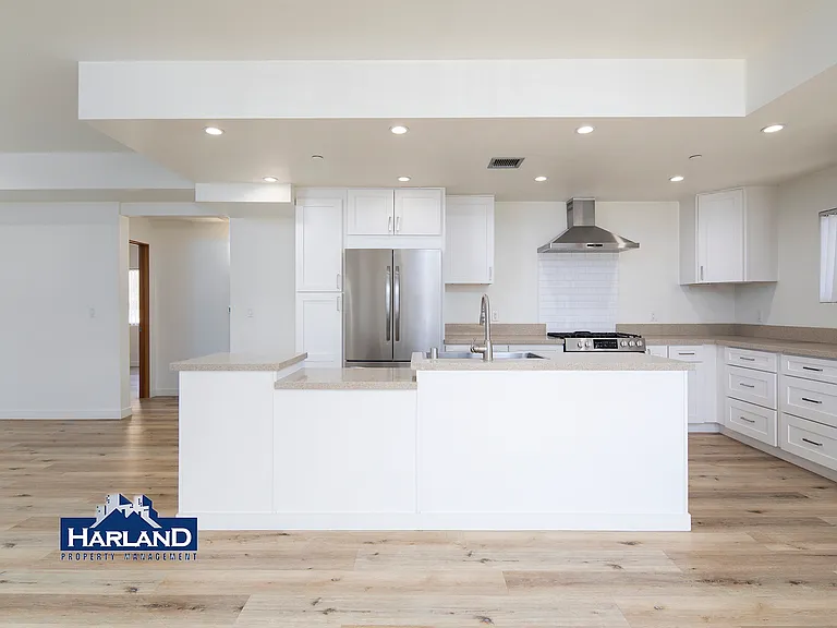 3333 Reynard Way #16 — Photo 4