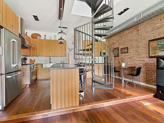 3rd image of 142 W 82nd St APT 9