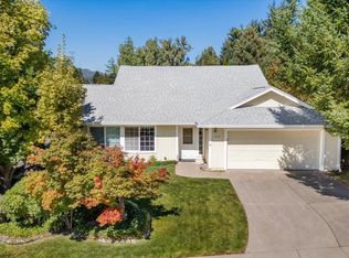 600 Mountain View Dr, Mount Shasta, CA 96067