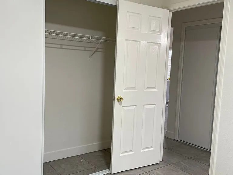 2106 N Daley St — Photo 14