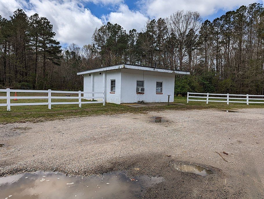 1st image of 13923 James River Dr