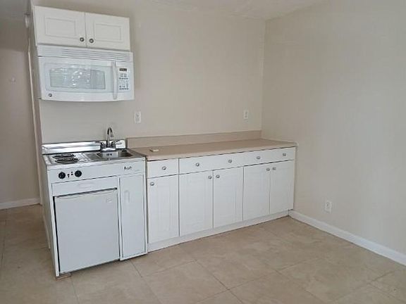 3rd image of 1075 NE 39th St #208-H-26