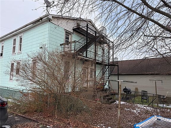5th image of 320 W Birch St