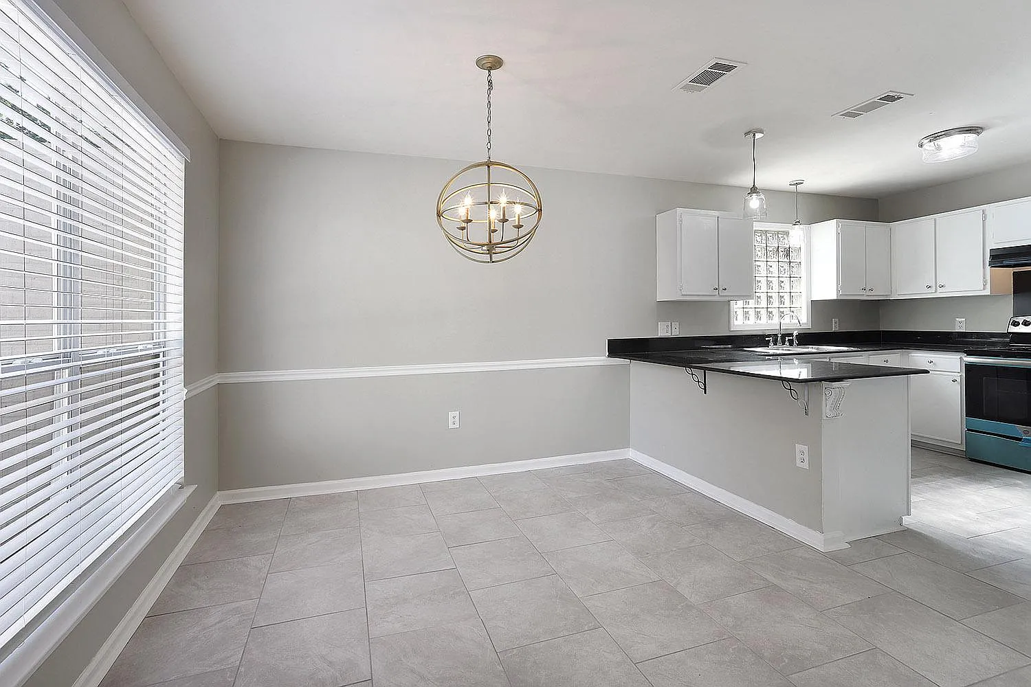 3 bed, 1300 sqft, $1,450 — Photo 3