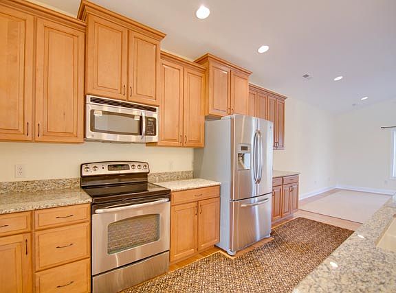 4th image of 728 Coltsfoot Ln