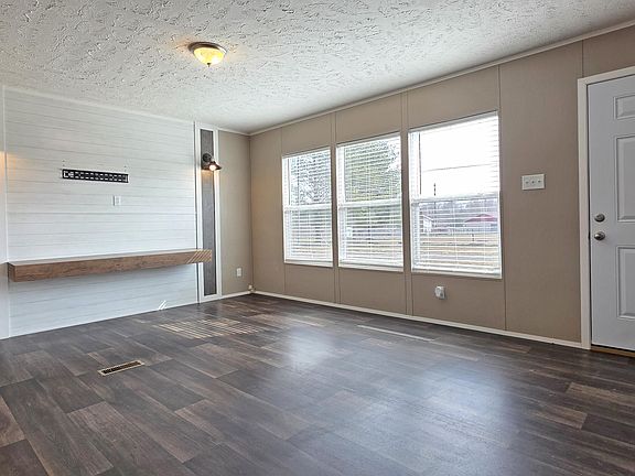 3rd image of 109 Sandidge Spur Rd
