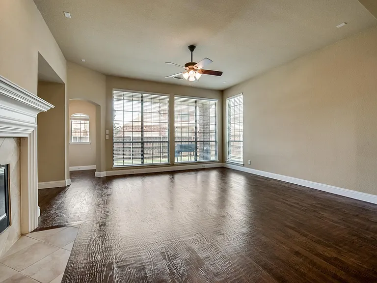 6072 Wallis Dr — Photo 4