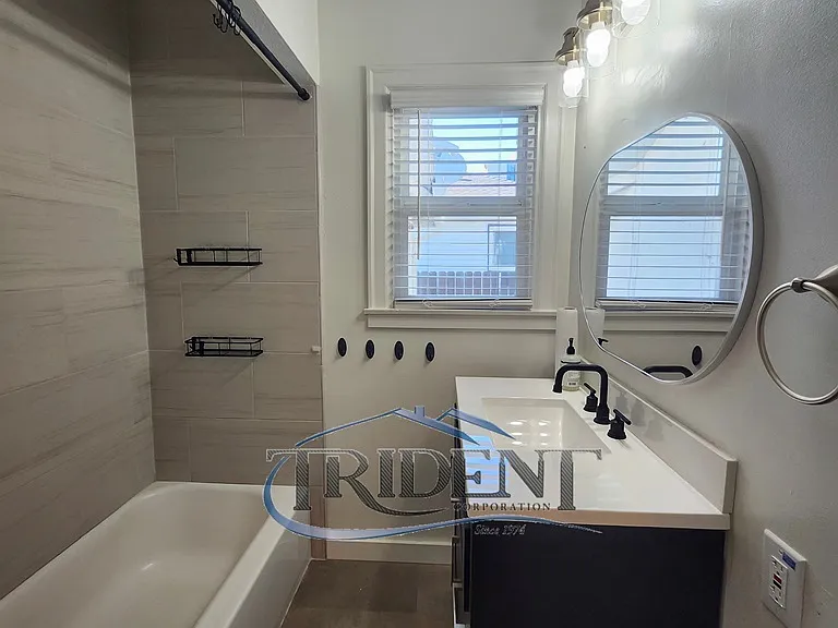 1117 Divver St — Photo 10