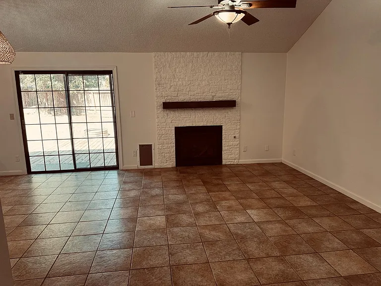 9356 N Barton Ave — Photo 4