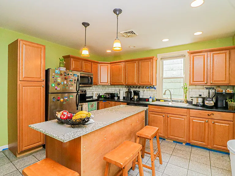 15 Newport St #3 — Photo 2