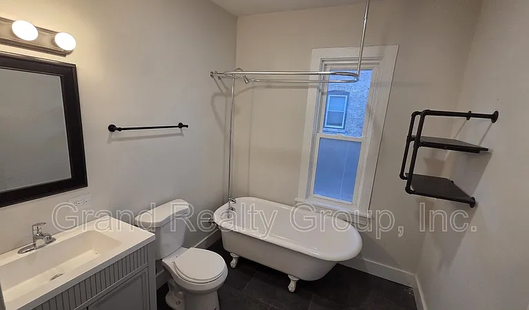 129 Cedar Ave #2R — Photo 7