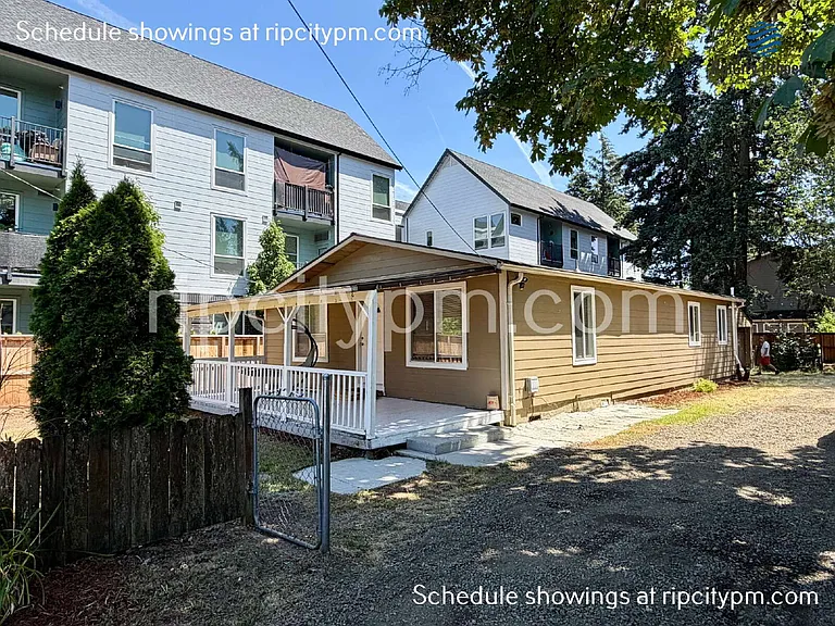 17500 E Burnside St — Photo 3