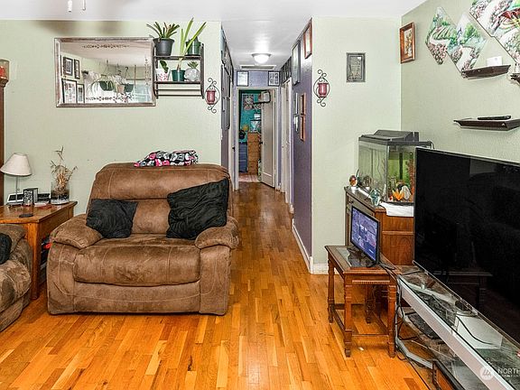 3rd image of 9027 S Park Avenue