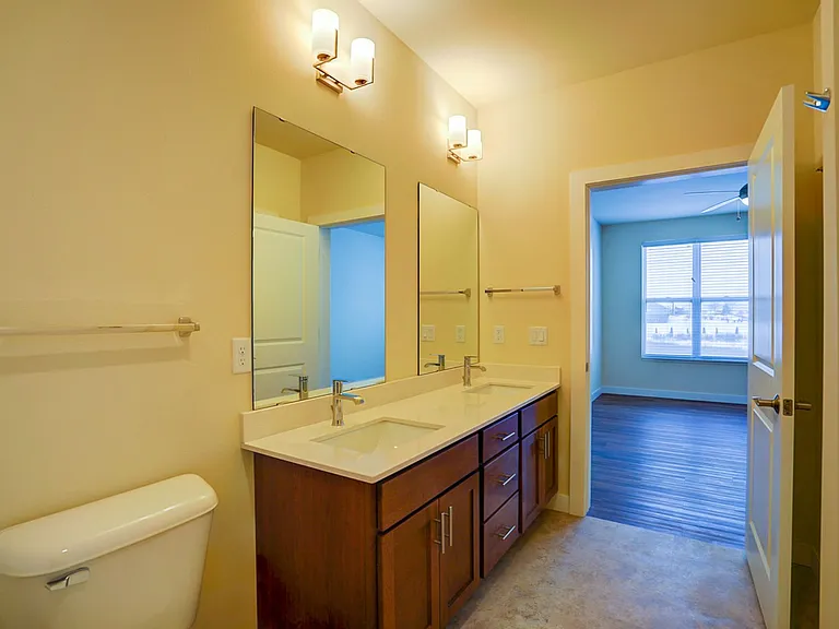 1270 Stonewood Xing — Photo 3