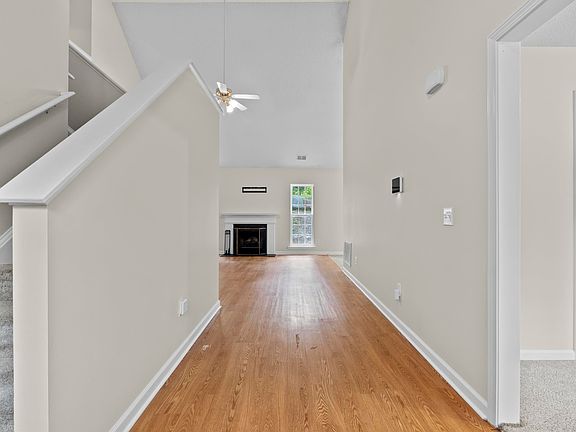 3rd image of 16 Circle Dr