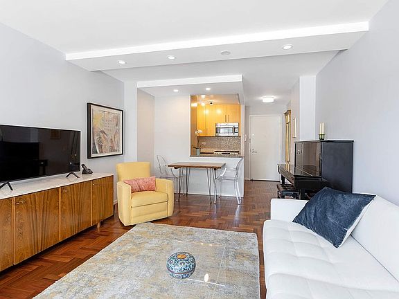 2nd image of 2373 Broadway APT 1127