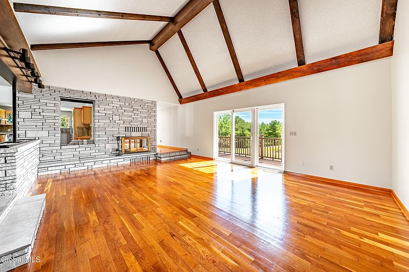4th image of 364 Settles Hill Road