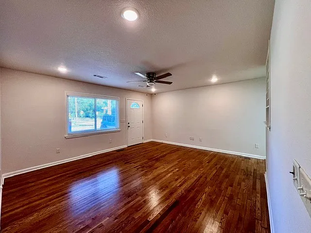 1666 Oakland Ave — Photo 3