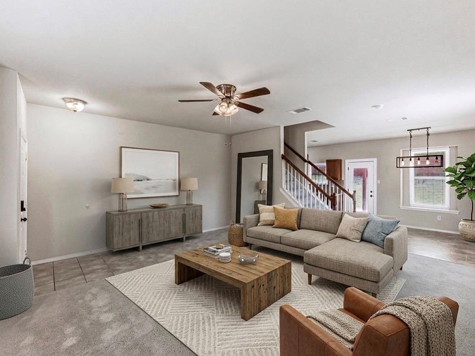 1st image of 164 Regent Cv