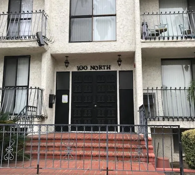 100 N Doheny Dr #102 — Photo 1