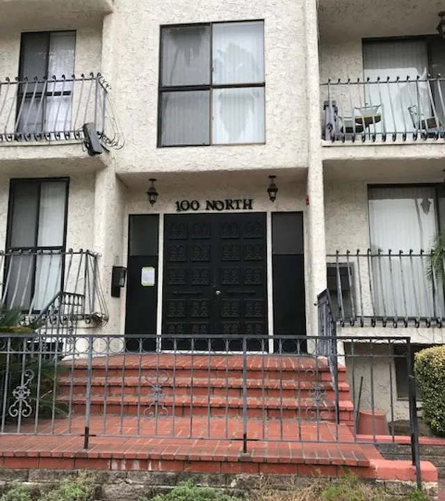 100 N Doheny Dr #102