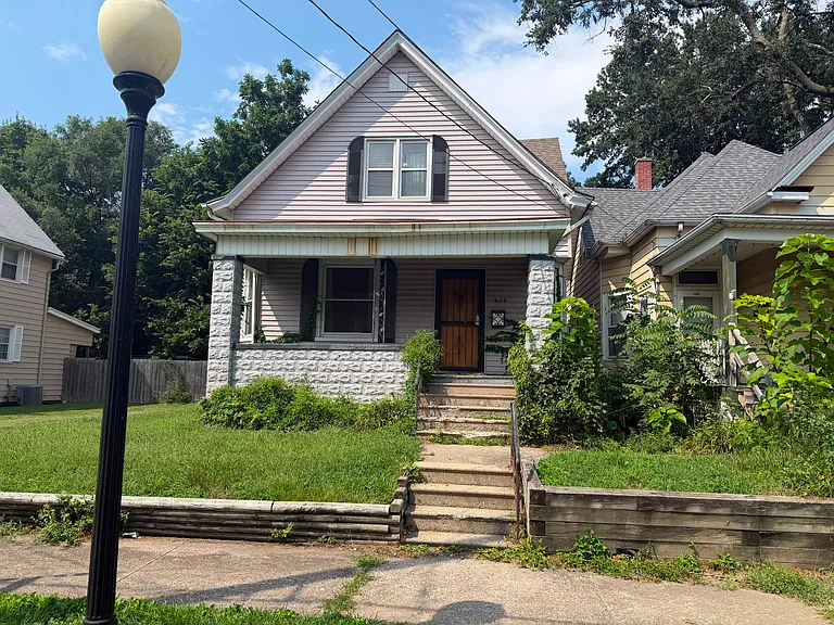 829 E McClure Ave — Photo 2