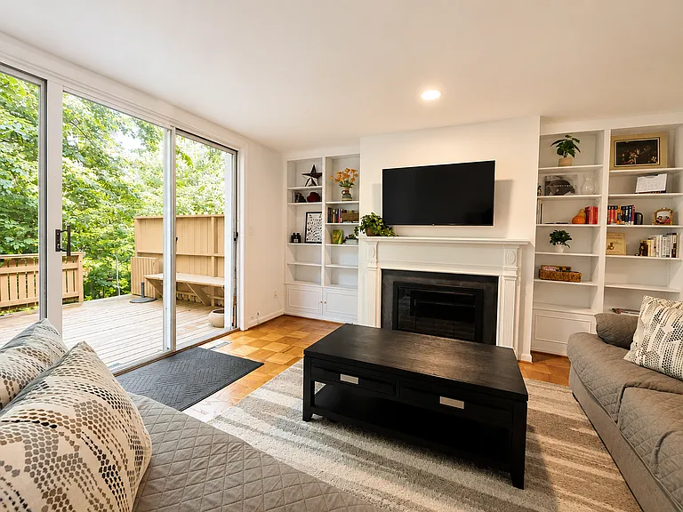 42 Bouton Green Ct — Photo 5