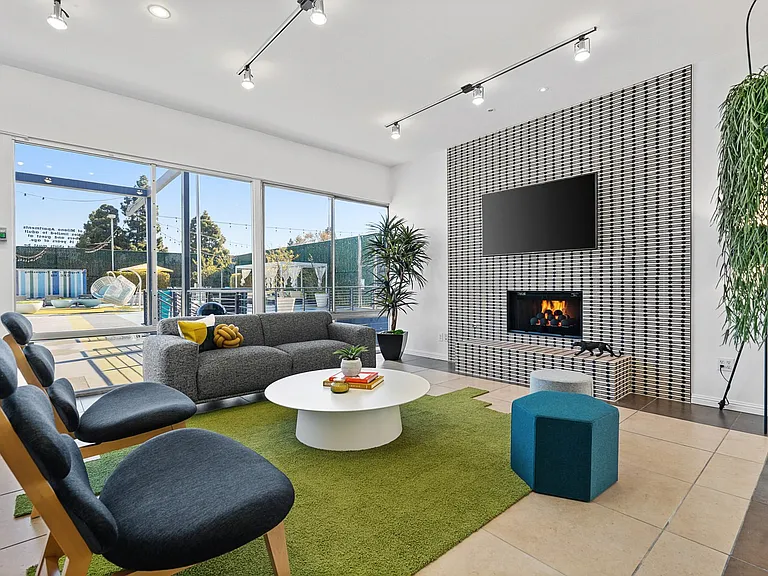 Milano Apartments — Photo 1