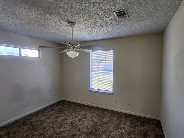 2318 Beech St — Photo 15
