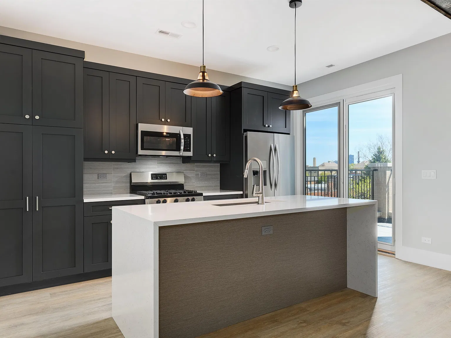4646 N. Damen - 401 — Photo 4