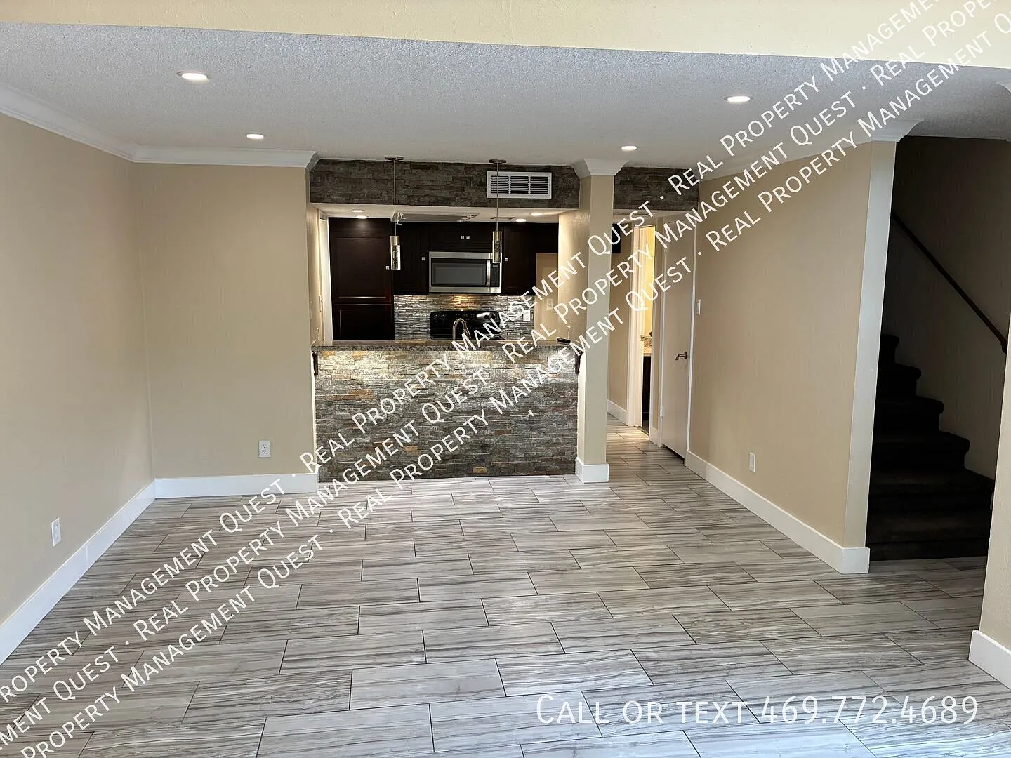 2 bed, 1046 sqft, $1,590 — Photo 4