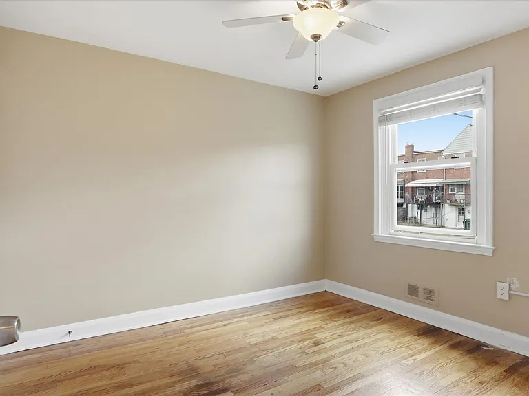 738 Yale Ave — Photo 9