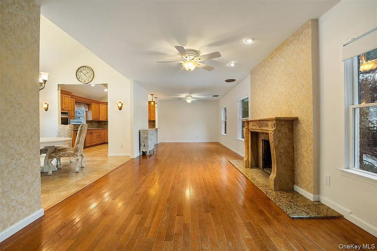 3 bed, 2.5 bath, 2388 sqft, $5,500 — Photo 1