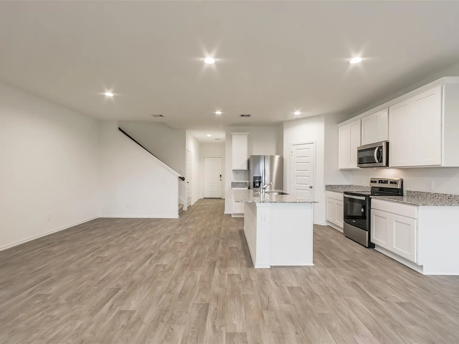 4 bed, 3.0 bath, 2257 sqft, $2,950 — Photo 3