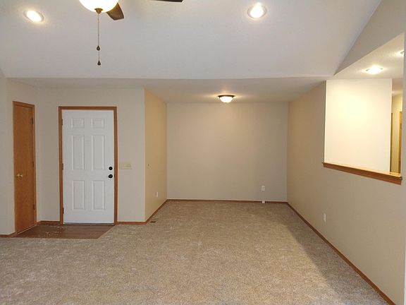 4th image of 806 E 5th Ter