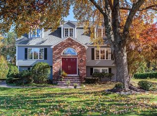 10 Hattie Ln, Billerica, MA 01821
