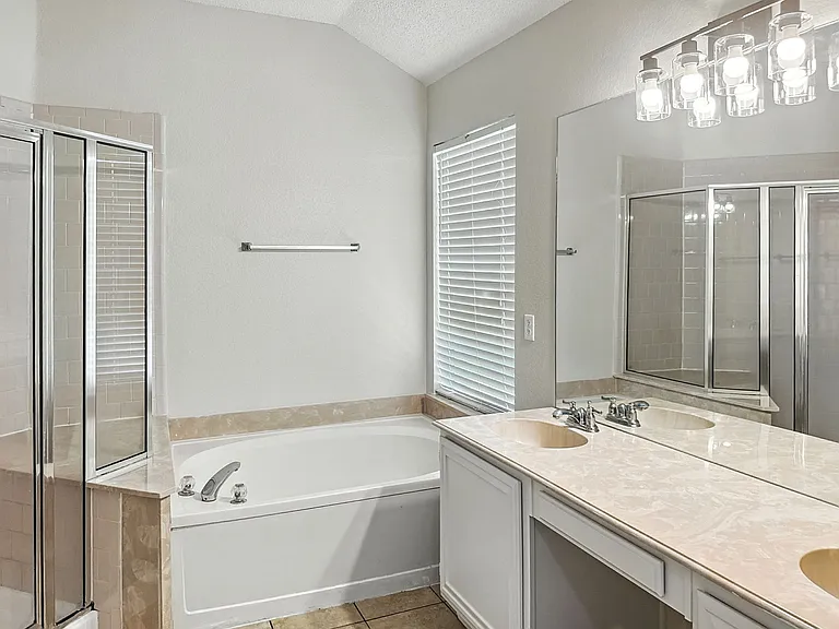 1012 Blackenhurst Ln — Photo 17