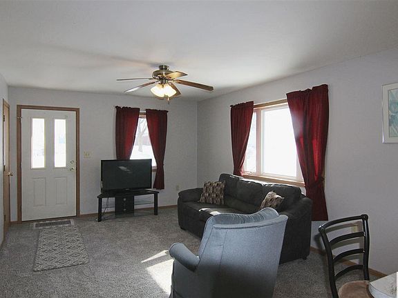 3rd image of 700 Ontario St