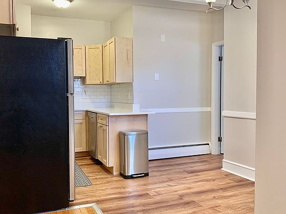 5th image of 170 Winthrop Rd APT 6